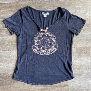 Lucky Brand v notch flower tee | Vintage lucky brand jeans ladies tee